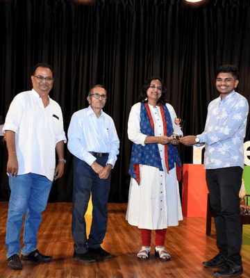 Received Young Entrepreneur Award by Rashmi Bansal at Yuvalay Annual Event